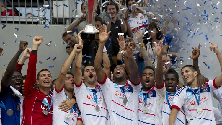 Foot Lyon S Adjuge Le Trophee Des Champions