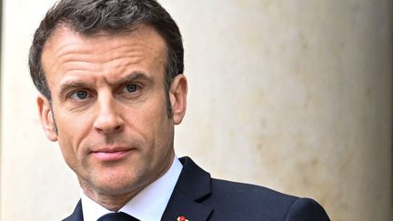 Emmanuel Macron a fait savoir lors d'une réunion à l'Elysée qu'il ne comptait ni dissoudre l'Assemblée, ni remanier le gouvernement. (EMMANUEL DUNAND / AFP)