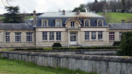 Le vaste domaine de Grignon et son château du XVIIe siècle seront vendus par l'État au promoteur Altarea Cogedim. (KENZO TRIBOUILLARD / AFP)