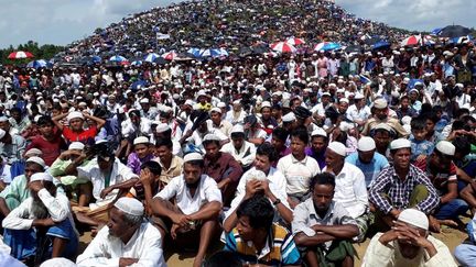 Environ 200 000 Rohingyas manifestent pacifiquement, le 25 août 2019, dans le camp de Kutupalong (Bangladesh). (RAFIQUAR RAHMAN / REUTERS)