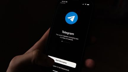 La messagerie Telegram installée sur un téléphone (photo d'illustration). (DYLAN NIEUWLAND / ANP MAG / AFP)