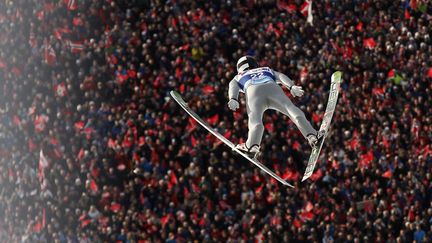 Le Norv&eacute;gien Anders Fannemel lors du championnat du monde de saut &agrave; ski &agrave; Vikersund (Norv&egrave;ge), le 25 f&eacute;vrier 2012. (LEONHARD FOEGER / REUTERS)