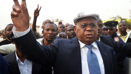 L'opposant historique congolais Etienne Tshisekedi, entouré de ses partisans, le 22 juin 2012 à Kinshasa. (Photo AFP/Junior Didi Kannah)