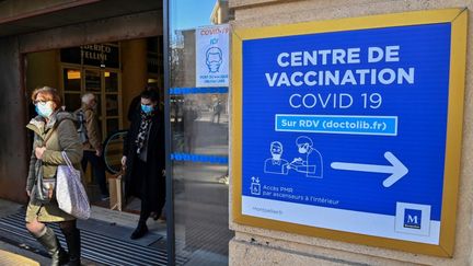 Un centre de vaccination à Montpellier (Hérault), le 19 janvier 2021. (PASCAL GUYOT / AFP)