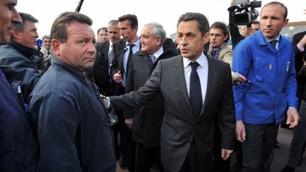 Nicolas Sarkozy, en visite à la fonderie de Poitou le 16 avril (AFP PHOTO / ALAIN JOCARD)