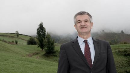 Jean Lassalle, chez lui à Lourdios-Ichère, le 2 octobre 2016. (LAURENT FERRI?RE / HANS LUCAS)