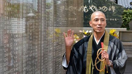 Ryukai Matsushima dirige le club «Moyainokai» qui organise des rencontres entre de futurs camarades de tombe.

 (KAZUHIRO NOGI / AFP)