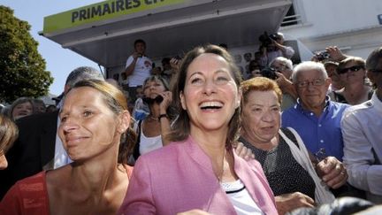 Ségolène Royal, candidate à la primaire socialiste, en visite le 21 août 2011 à  Saint-Marc-sur-Mer (44) (JEAN-SEBASTIEN EVRARD / AFP)