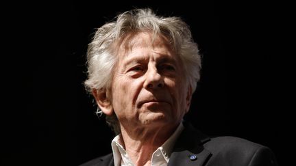 Le réalisateur Roman Polanski sur scène après la première de son film "J'accuse", à Paris, le 4 novembre 208. (THOMAS SAMSON / AFP)