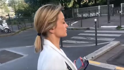 Capture d'écran d'une vidéo de la journaliste Audrey Crespo-Mara filmée par&nbsp;Marc Rylewski, qu'elle accuse de "harcèlement moral". (YOUTUBE)