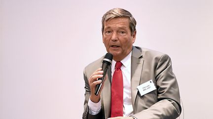 Le virologue Christian&nbsp;Bréchot,&nbsp;président du Global Virus&nbsp;Network, ancien directeur de l’Inserm et de l’Institut Pasteur, le 14 septembre 2017 à Veyrier-du-Lac en Haute-Savoie. (JEAN-PIERRE CLATOT / AFP)