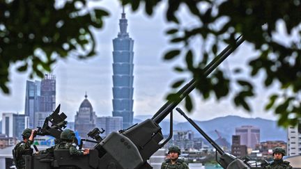 La défense anti-aérienne taïwanaise se tient prête face à la menace chinoise, le 9 avril 2023 à Taipei. (HANDOUT / MINISTERE DE LA DEFENSE TAIWANAIS / VIA AFP)