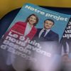 De la propagande électorale pour la liste Renaissance en vue des élections européennes, montrant les portraits de Valérie Hayer, tête de liste, et Emmanuel Macron, président de la République. (FRED TANNEAU / AFP)