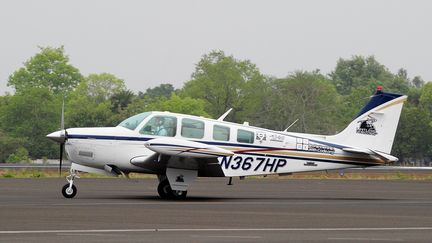 Un avion&nbsp;Beechcraft &agrave; l'a&eacute;roport de Nagpur, en Inde, le 27 juin 2014. (NOAH SEELAM / AFP)