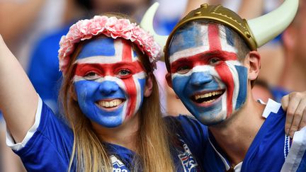 Des supporters islandais, le 27 juin à Nice (Alpes-Maritimes). (BERTRAND LANGLOIS / AFP)