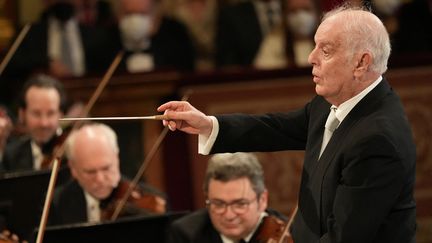 Le chef d'orchestre Daniel Barenboim en concert à Vienne, le 1er janvier 2022 (ROMAN ZACH-KIESLING / APA-PICTUREDESK)