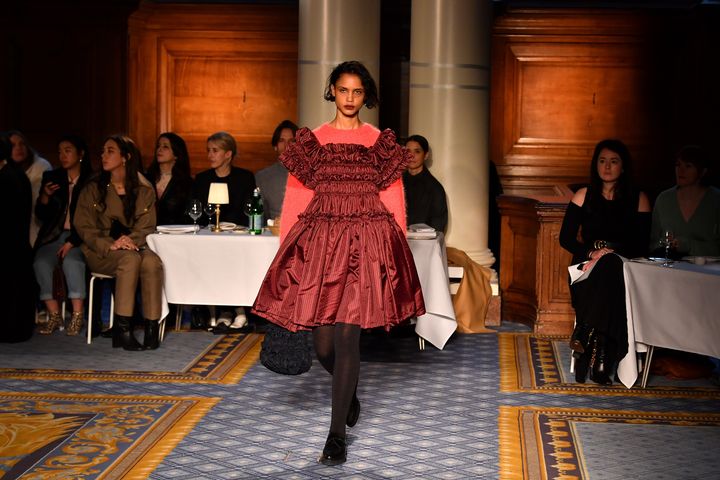 Molly Goddard pap féminin automne-hiver 2020-21 à la London Fashion Week, le 14 février 2020 (BEN STANSALL / AFP)