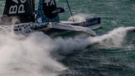 Le Maxi Banque Populaire XI d'Armel Le Cléac'h et de Sébastien Josse, lors du départ de la Transat Jacques Vabre, le 29 octobre 2023. (MAXPPP)