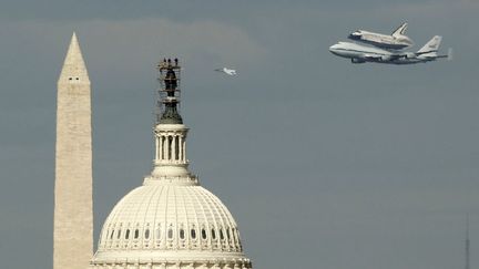 Discovery, la plus ancienne des trois navettes spatiales restant dans la flotte de la Nasa, avait effectu&eacute; son dernier vol orbital en f&eacute;vrier-mars 2011 pour une mission vers la Station spatiale internationale (ISS). (KEVIN LAMARQUE / REUTERS)