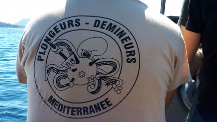 Les plongeurs démineurs de la Marine française s'entraînent au large des côtes de Toulon, dans le Var. (FRANCK COGNARD / RADIO FRANCE)