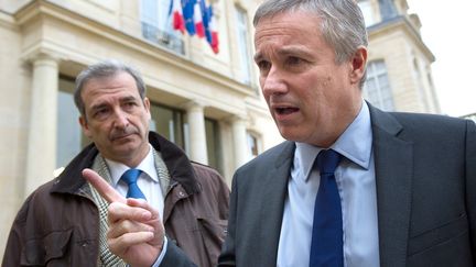 Le d&eacute;put&eacute; Nicolas Dupont-Aignan (Debout la R&eacute;publique) au sortir d'une rencontre avec le pr&eacute;sident, Fran&ccedil;ois Hollande, le 7 d&eacute;cembre 2012, &agrave; l'Elys&eacute;e. (BERTRAND LANGLOIS / AFP)