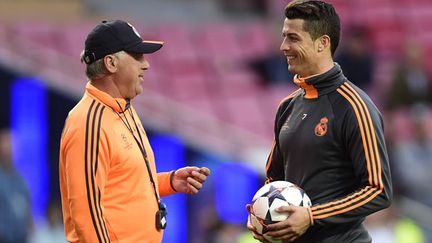 Cristiano Ronaldo en pleine discussion avec son entraîneur Carlo Ancelotti