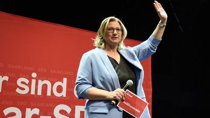 Anke Rehlinger, la candidate du SPD pour les élections régionales de la Sarre, le 27 mars 2022 à&nbsp;Saarbrucken (Allemagne). (JEAN-CHRISTOPHE VERHAEGEN / AFP)