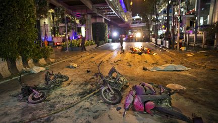 Attentat à Bangkok : cinq kilos de TNT balancés à une heure de pointe dans un quartier bondé