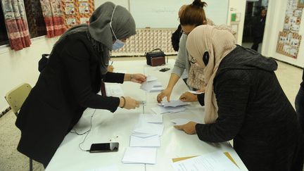 Un bureau de vote à Alger (Algérie), le 1er novembre 2020, lors du référendum pour la réforme constitutionnelle. (MOUSAAB ROUIBI / ANADOLU AGENCY / AFP)