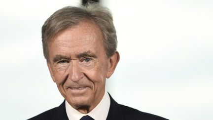 Le propriétaire du groupe LVMH, Bernard Arnault, à Paris le 24 juillet 2023. (JULIEN DE ROSA / AFP)