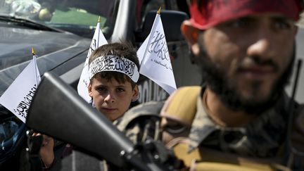 Des talibans armés à Kaboul (Afghanistan), le 9 septembre 2021. (WAKIL KOHSAR / AFP)