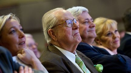 Jean-Marie Le Pen, Bruno Gollnisch et Marie-Christine Arnautu, le 13 février 2010 à Paris. (FRED DUFOUR / AFP)