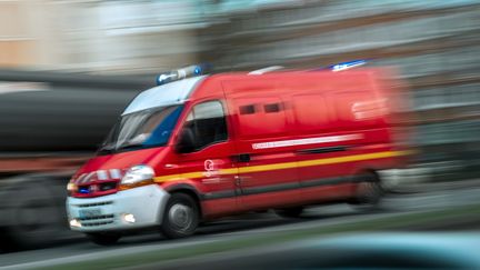 Camion de pompiers (photo d'illustration). (PHILIPPE HUGUEN / AFP)