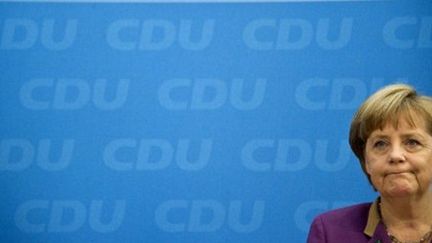 Angela Merkel a quelque raison de grimacer après le résultat du scrutin dans le Land de Rhénanie du Nord-Westphalie... (AFP - JOHN MACDOUGALL )