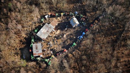 Des cabanes d'opposants &agrave; l'a&eacute;roport sont install&eacute;es sur une partie du site de Notre-Dame-des-Landes, le 29 novembre 2012. (GILLES LEROUX / AFP)