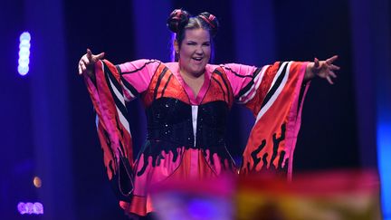 La chanteuse israélienne Netta Barzilai en finale de l'Eurovision, le 12 mai 2018. (FRANCISCO LEONG / AFP)