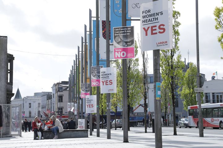 Le centre-ville de Galway en Irlande, le 3 mai 2018. (ELISE LAMBERT/FRANCEINFO)