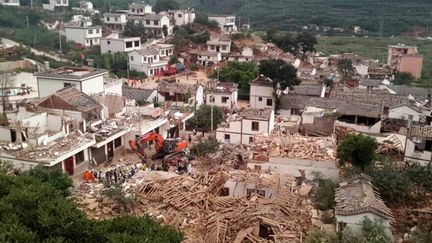 Des maisons touch&eacute;es par un s&eacute;isme, dans le Yunnan, en Chine, le 3 ao&ucirc;t 2014. ( CHINA DAILY / REUTERS)