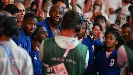 Judo aux JO 2024 : discours de Teddy Riner face aux Bleus, fête anticipée des Japonais... Dans les coulisses de la finale de l'épreuve par équipes