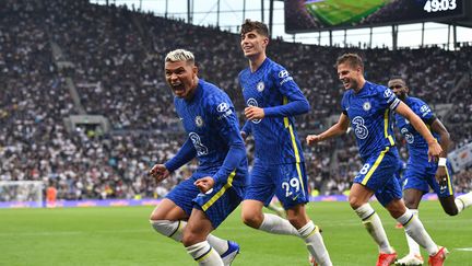 La joie de Thiago Silva (Chelsea), buteur sur la pelouse du Tottenham Hotspur Stadium de Londres, en Premier League le 19 septembre 2021. (JUSTIN TALLIS / AFP)