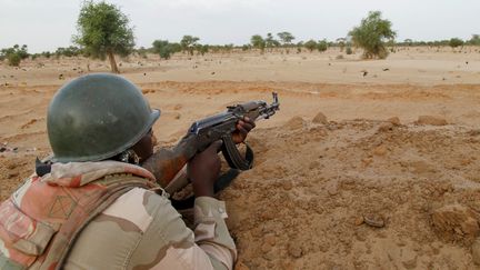 Militaire nigérien dans la région de Diffa, non loin de la frontière avec le Nigeria, le 21 juin 2016 (LUC GNAGO / X01459)