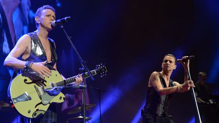 Martin Gore à la guitare et Dave Gahan de Depeche Mode sur scène à Berlin en novembre 2013.
 (Rainer Jensen / DPA/ AFP)