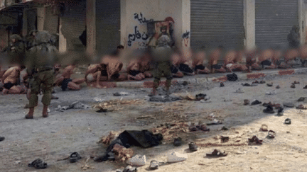 Guerre entre le Hamas et Israël : des images montrent des Palestiniens en sous-vêtements, assis par terre en pleine rue (France 2)
