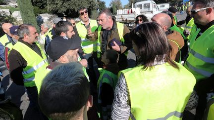 &nbsp;Opération des&nbsp;"gilets&nbsp;jaunes" au rond point d'Avignon nord. (illustration) (ANGELIQUE SUREL / MAXPPP)