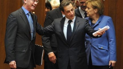 Le président de l'UE Herman Van Rompuy, Nicolas Sarkozy et Angela Merkel à Bruxelles le 25 mars 2010 (AFP)