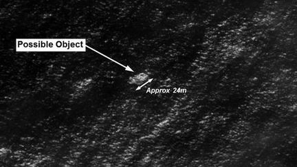 Les objets aper&ccedil;us dans l'oc&eacute;an Indien, susceptibles d'&ecirc;tre des d&eacute;bris de l'avion disparu de la Malaysia Airlines, jeudi 20 mars 2014.&nbsp; (AMSA.AU.GOV)