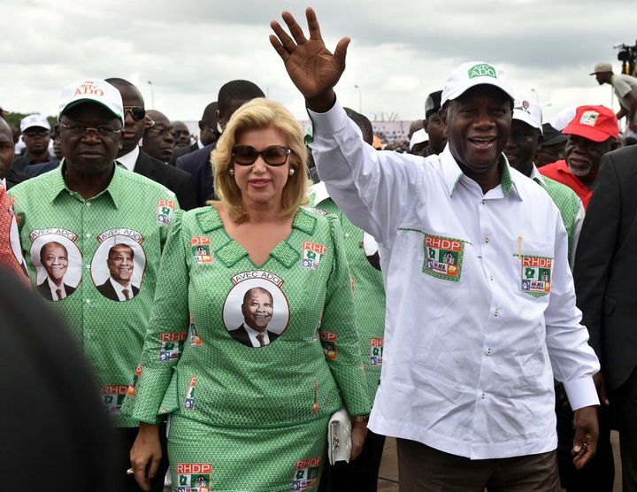 Le couple présidentiel ivoirien le 9 octobre 2015 à Yamoussoukro, premier jour de campagne du président sortant en vue du scrutin du 25 octobre 2015. 
 (ISSOUF SANOGO / AFP)