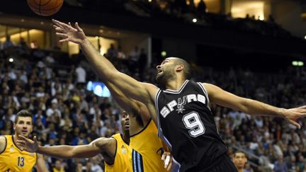 Tony Parker n'a pas pu enrayer la machine de l'Alba Berlin. (TOBIAS SCHWARZ / AFP)