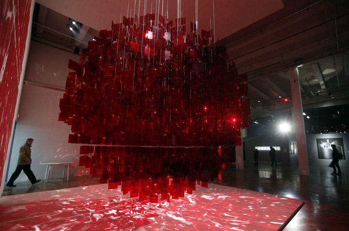 "Sphere rouge" de Julio Le Parc au Palais de Tokyo (février 2013)
 (Pierre Verdy / AFP)