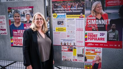 Selon la coalition, trois militants qui collaient pour la candidate Danielle Simonnet mardi 2 juillet dans le 20e ont été agressés "par des militants d'extrême droite". (AMAURY CORNU / HANS LUCAS via AFP)